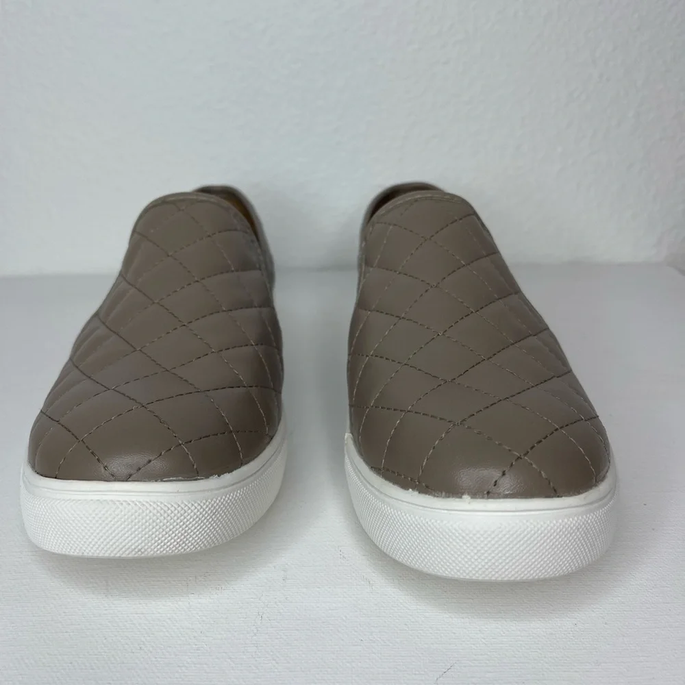 Mountain Sole Women's Slip On Sneaker Comfort Shoes Quilted Faux Leather Size 9
